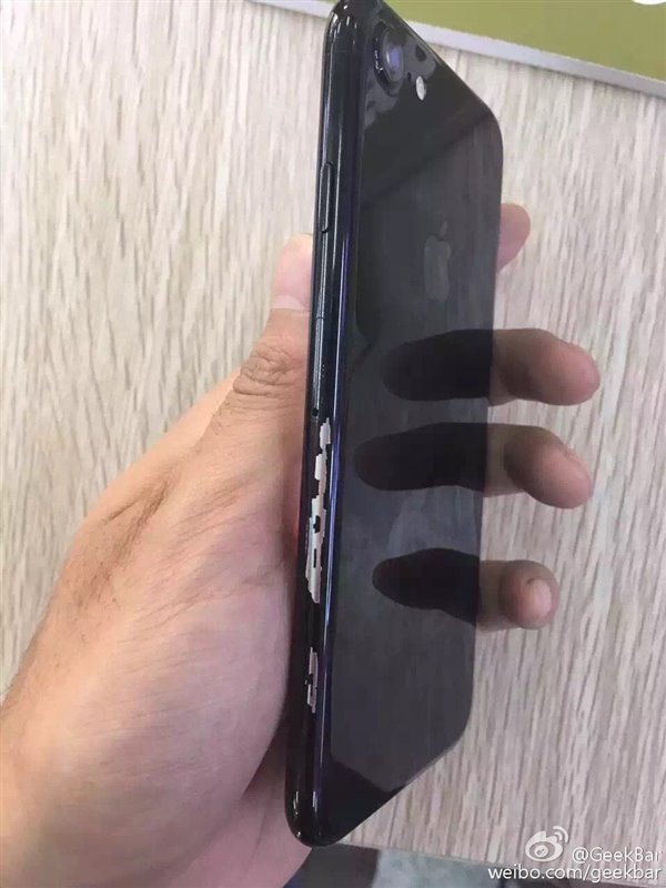 苹果7 亮黑色掉漆超级难看(图2)